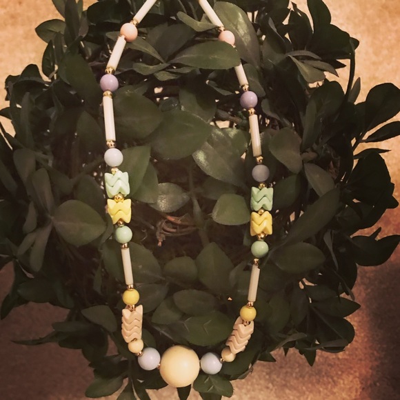 Vintage pastel geometric necklace - Picture 2 of 3